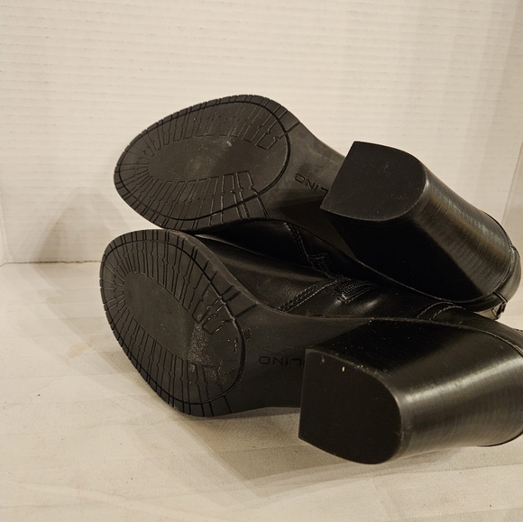 Women's Bandolino Ankle Boots - Picture 5 of 5